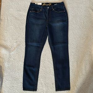 BRAND NEW Seven7 - Tummyless High Rise Skinny Jeans
